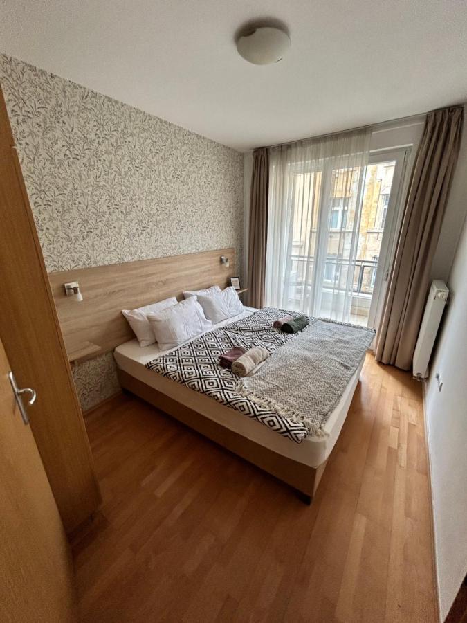 Danube Dwelling Akacfa 26 - Private Indoor Garage Appartamento Budapest Esterno foto